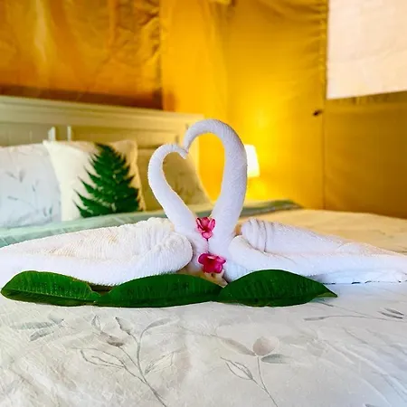 Rembulan Escape - Beachfront Safari Tent Kampung Penarik Exterior photo