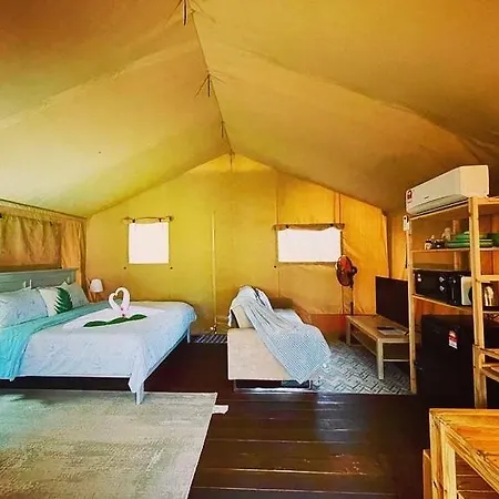 Rembulan Escape - Beachfront Safari Tent Kampung Penarik Exterior photo