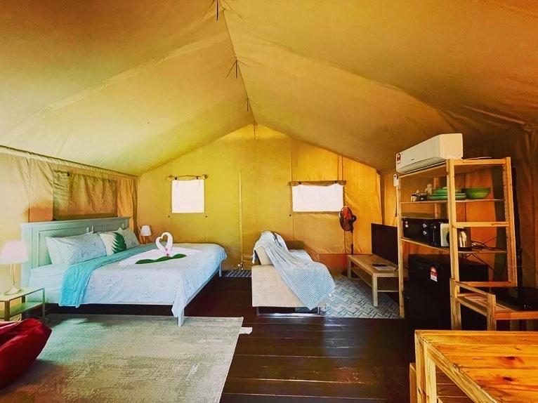 Rembulan Escape - Beachfront Safari Tent Kampung Penarik