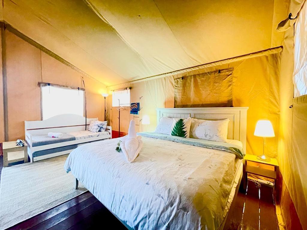 Luxury tent Rembulan Escape - Beachfront Safari Tent *