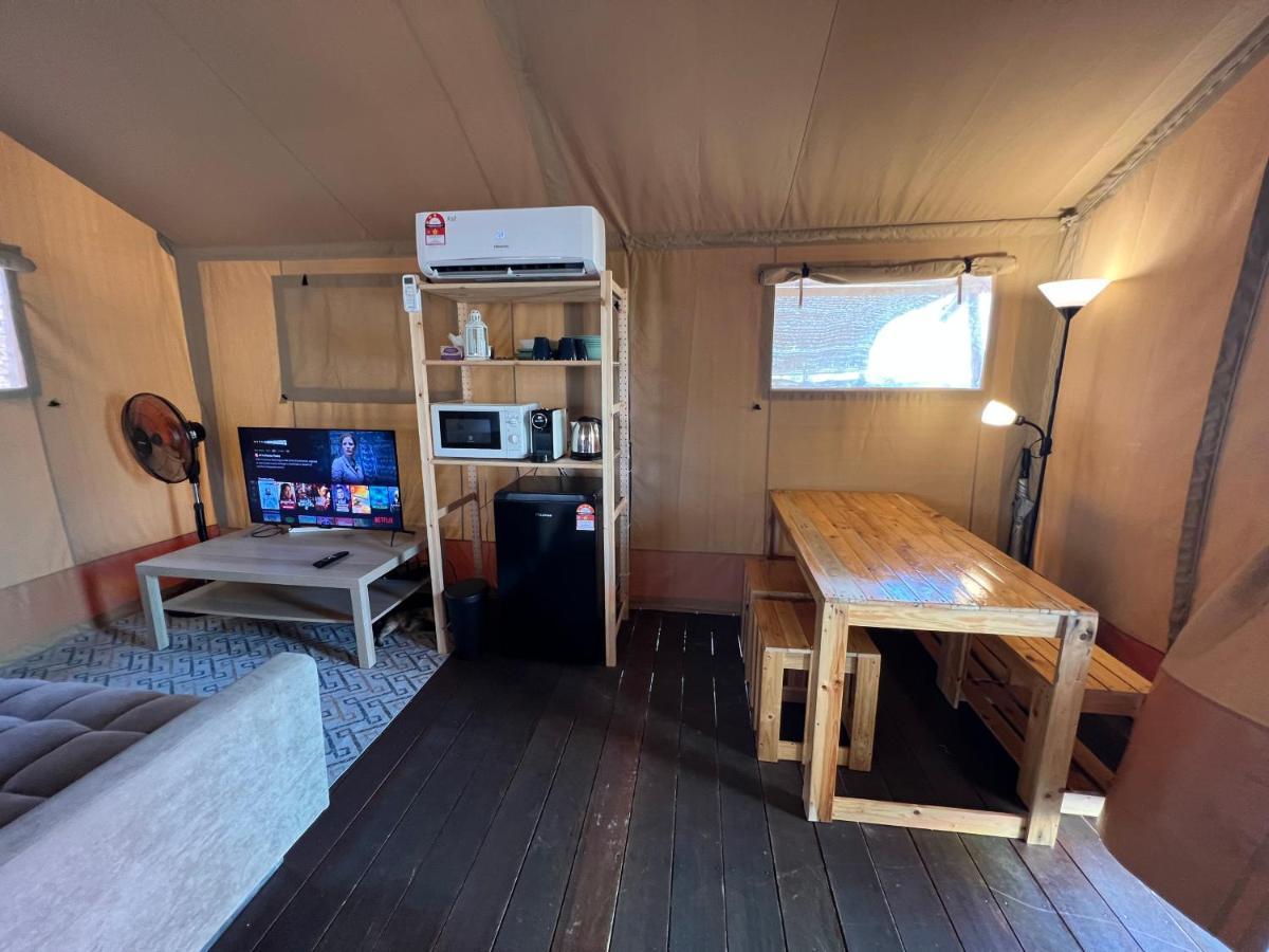 Rembulan Escape - Beachfront Safari Tent Kampung Penarik